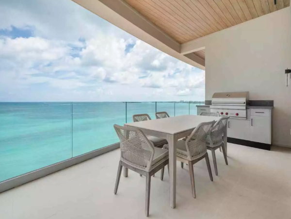 Luxury Beachfront Retreat in Nassau - Exclusive Vacation Rental